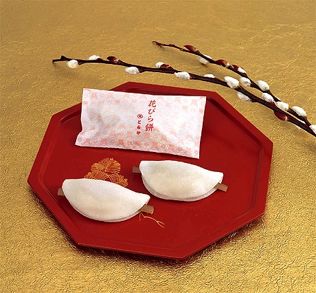 新春を飾る伝統菓子「花びら餅」が登場−新宿小田急