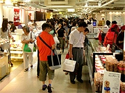 阪神百貨店のデパ地下、15年ぶりにリニューアル−洋菓子強化で、新規出店12店舗