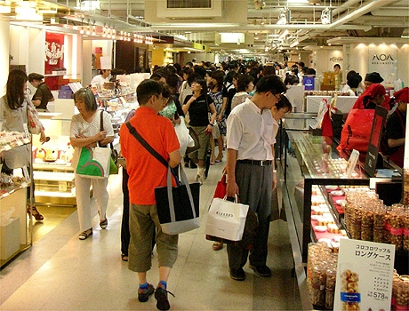 阪神百貨店のデパ地下、15年ぶりにリニューアル−洋菓子強化で、新規出店12店舗