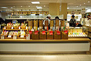日本初の柿の種専門店「かきたねキッチン」、大阪高島屋に1号店