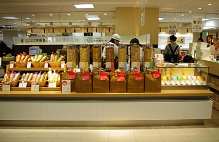 日本初の柿の種専門店「かきたねキッチン」、大阪高島屋に1号店
