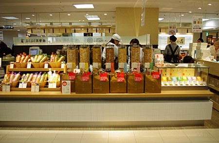 日本初の柿の種専門店「かきたねキッチン」、大阪高島屋に1号店