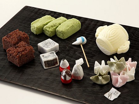 松屋銀座の新春食品福袋−「感謝〜絆〜」を表現した銘菓詰め合わせなど1万2000点