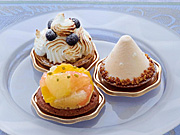 パティスリー キハチが新商品「季節のプティフール」−小さめのケーキ3個セット