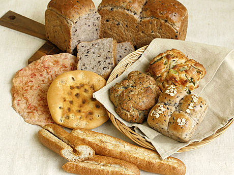 富山県産小麦「ゆきちから」を使ったオリジナルパン、ドンクが8種限定販売