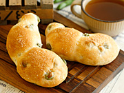 ドンクグループが「だだちゃ豆の塩パン」−日本の食材をパンで紹介する企画第1弾で限定販売