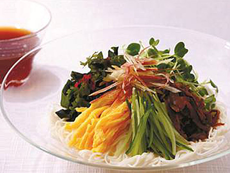 大丸東京店デパ地下で「夏の麺フェスタ」－辛ウマ、冷ウマ麺続々
